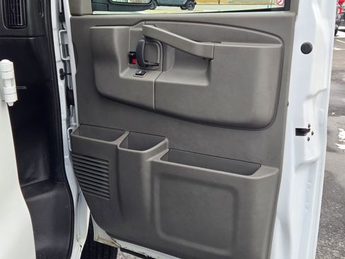 Used 2024 GMC Savana 2500 w/ Driver Convenience Package image 5