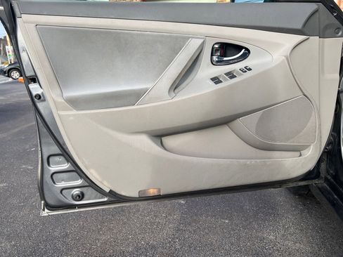 Used 2010 Toyota Camry image 9