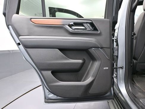 Used 2025 GMC Yukon Denali image 41