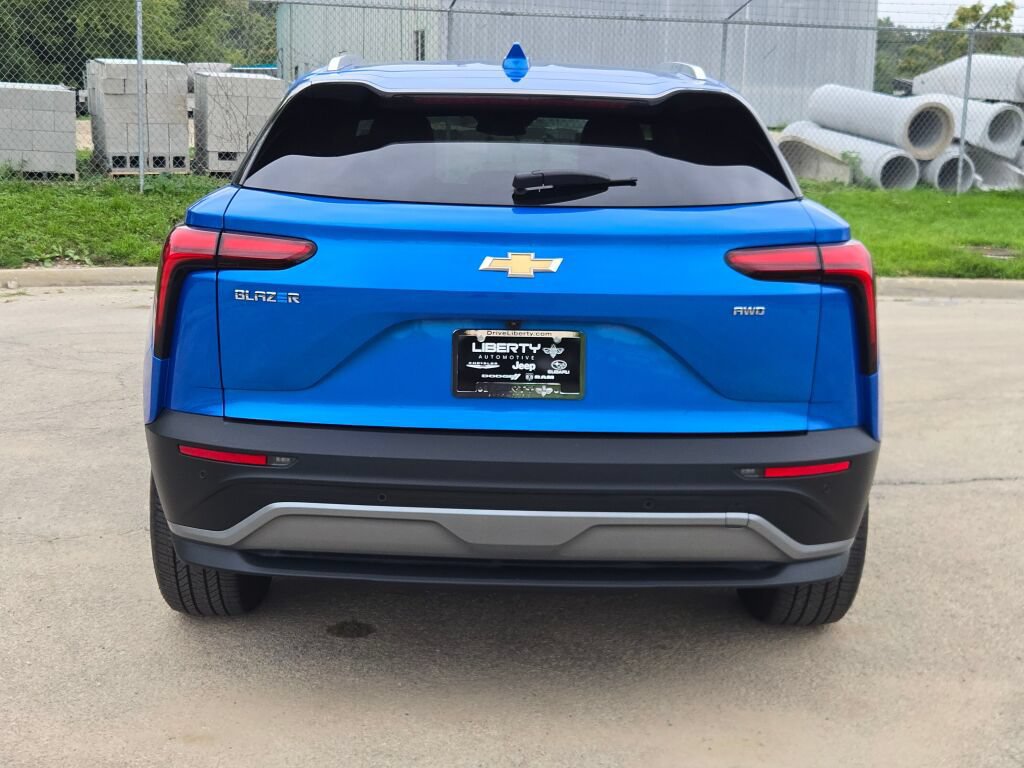 Used 2024 Chevrolet Blazer EV LT AWD/4WD image 16