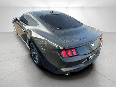 Used 2025 Ford Mustang Coupe image 4