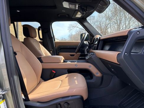 Certified 2025 Land Rover Defender 110 X-Dynamic SE image 15