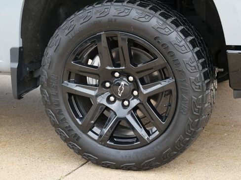 Used 2024 Chevrolet Silverado 1500 LT Trail Boss w/ Convenience Package II AWD/4WD image 9