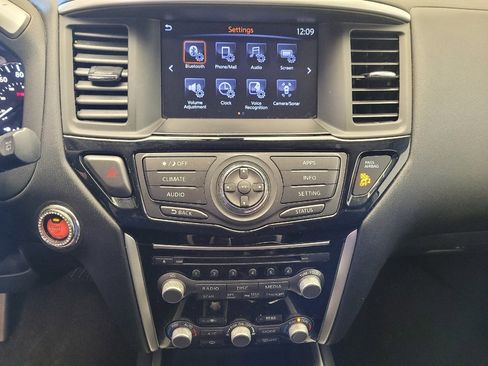 Used 2017 Nissan Pathfinder S image 25