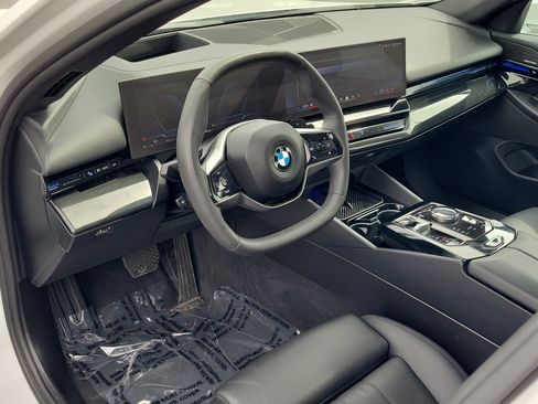 Used 2024 BMW 530i xDrive AWD/4WD image 16