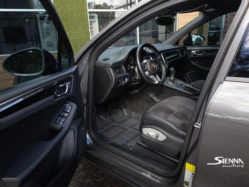 Used 2018 Porsche Macan image 26