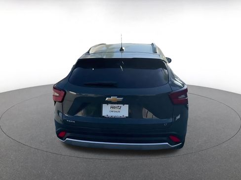 Used 2025 Chevrolet Trax LT image 12
