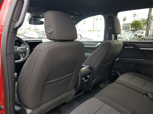 Used 2025 GMC Acadia Elevation image 14