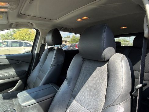 Used 2018 MAZDA CX-9 Touring w/ Touring Premium Package FWD image 10