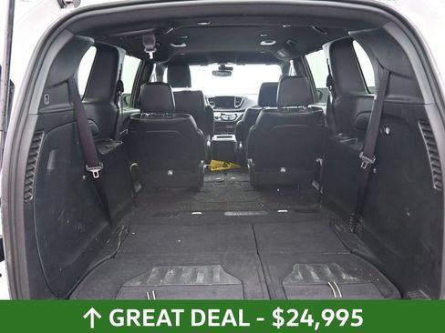 Used 2025 Chrysler Pacifica Select FWD image 17