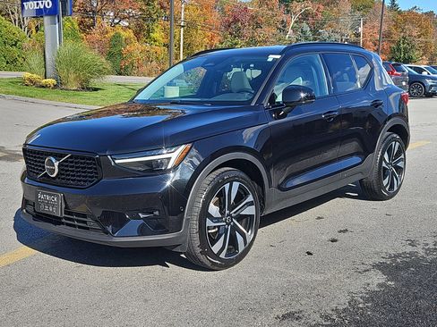 Used 2025 Volvo XC40 B5 Ultra w/ Climate Package image 25