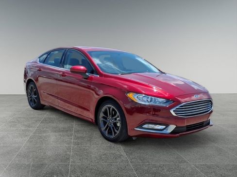 Used 2018 Ford Fusion SE w/ Equipment Group 201A FWD image 4