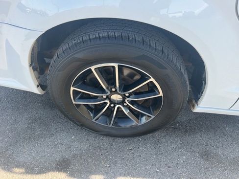 Used 2014 Dodge Grand Caravan SXT image 23