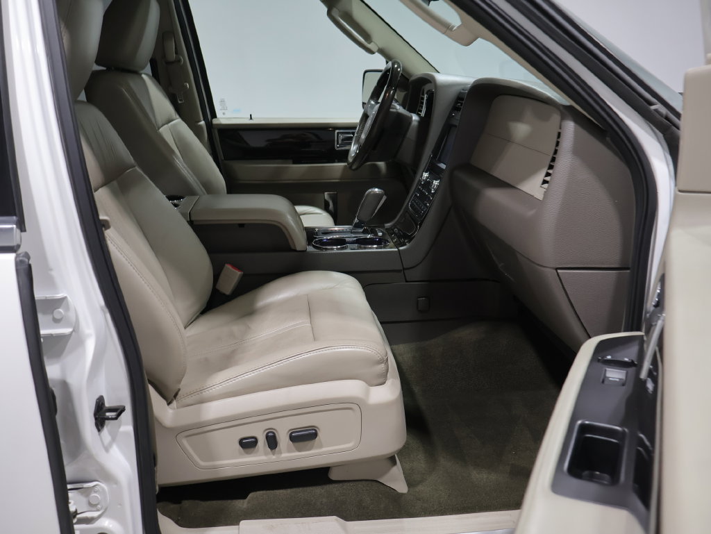 Used 2016 Lincoln Navigator L Select AWD/4WD image 25