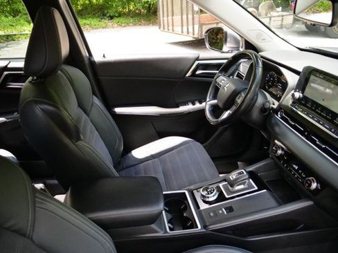 Used 2022 Mitsubishi Outlander SE FWD image 41