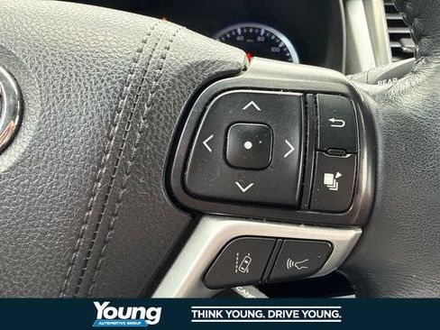 Used 2019 Toyota Highlander XLE AWD/4WD image 24