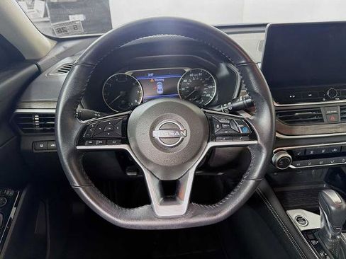 Certified 2023 Nissan Altima 2.5 SV w/ SV Premium Package FWD image 9