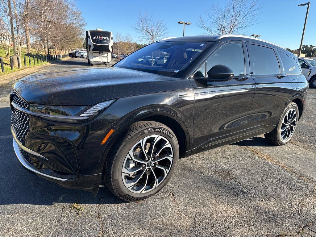 Used 2025 Lincoln Nautilus Reserve AWD/4WD image 3