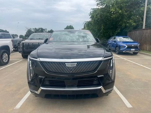 Used 2025 Cadillac Escalade IQ Luxury 2 w/ LPO, Premium Carpet Package AWD/4WD image 1