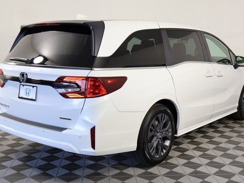 New 2026 Honda Odyssey Touring image 2