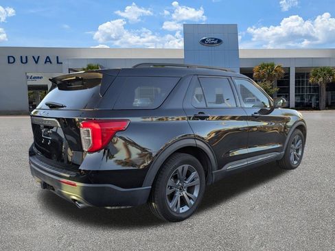 Used 2022 Ford Explorer XLT w/ Equipment Group 202A image 4