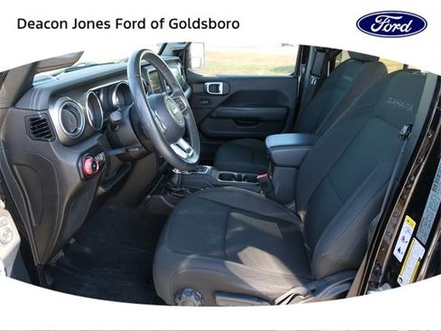 Used 2019 Jeep Wrangler Unlimited Sahara w/ Safety Group image 28