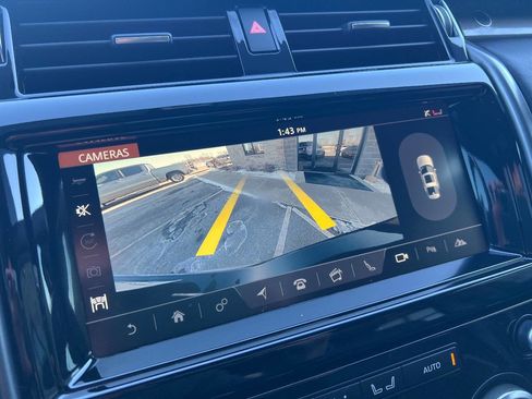 Used 2018 Land Rover Discovery HSE Luxury image 32