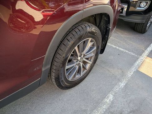 Used 2019 Toyota Highlander XLE AWD/4WD image 5