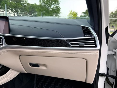 Used 2020 BMW X7 M50i AWD/4WD image 18