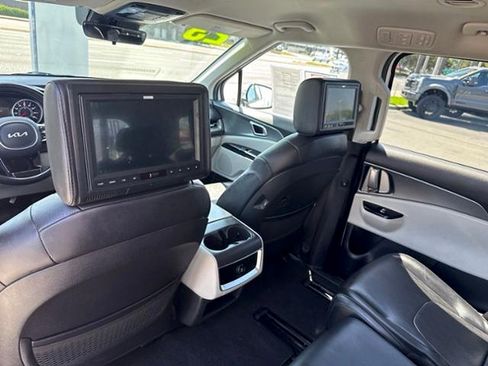 Used 2023 Kia Carnival LX FWD image 13