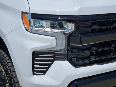 New 2026 Chevrolet Silverado 1500 LT Trail Boss w/ LPO, Dark Essentials Package AWD/4WD image 9