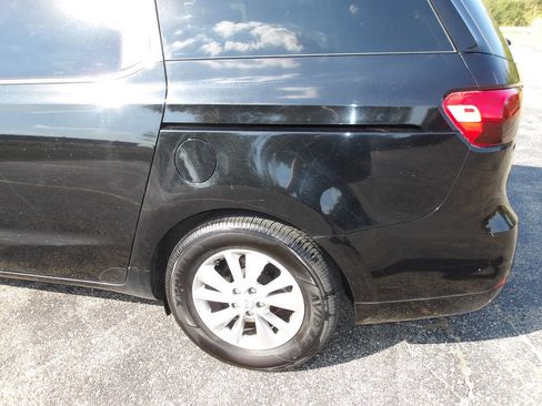 Used 2017 Kia Sedona LX w/ LX Essentials Premium Package image 36