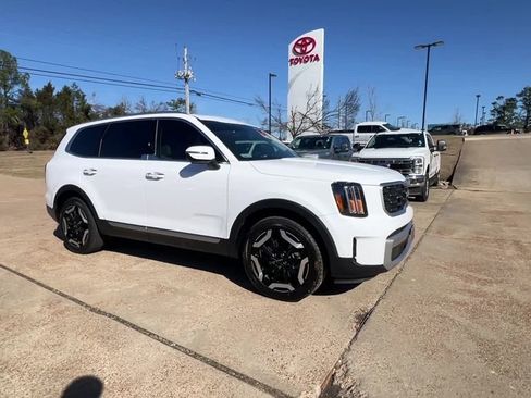Used 2024 Kia Telluride S w/ S Sunroof Package image 8