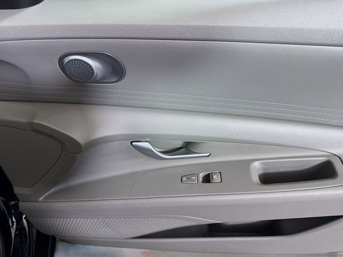 Used 2023 Hyundai Elantra SE w/ Cargo Package image 30