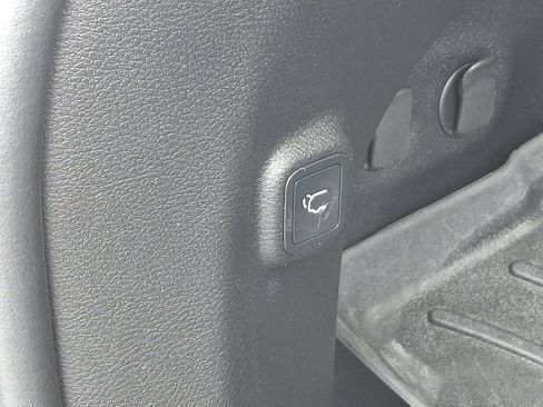 Used 2021 Jeep Cherokee Limited AWD/4WD image 30