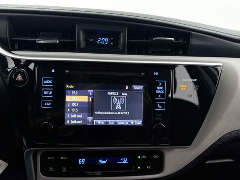 Used 2017 Toyota Corolla LE w/ Carpet Mat Package (TMS) FWD image 17