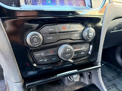 Used 2017 Chrysler 300 S image 18