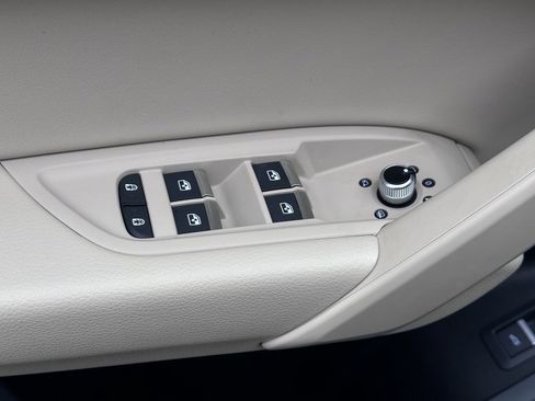 Used 2023 Audi Q5 2.0T Premium w/ Convenience Package image 19