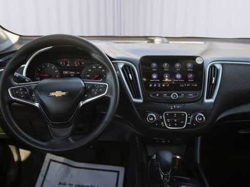 Used 2023 Chevrolet Malibu LT image 3