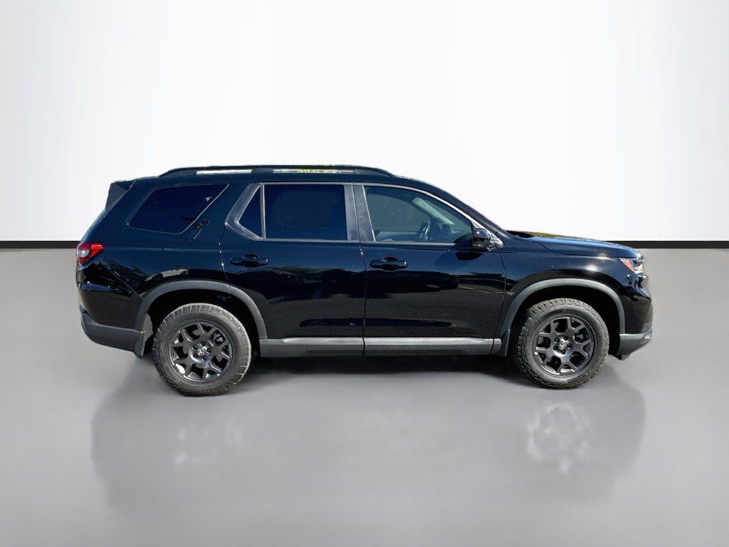 Used 2025 Honda Pilot TrailSport image 8