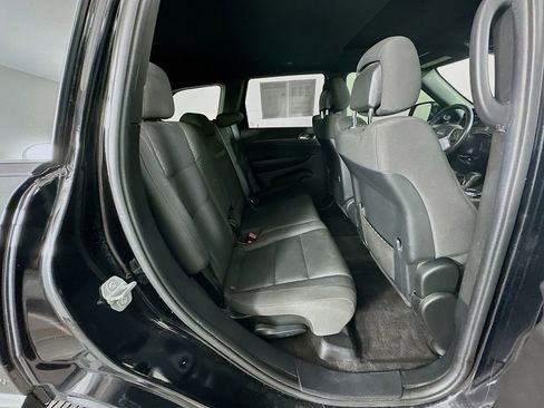 Used 2019 Jeep Grand Cherokee Laredo AWD/4WD image 32
