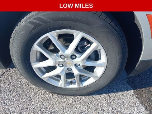 Used 2022 Chevrolet Equinox LT image 2