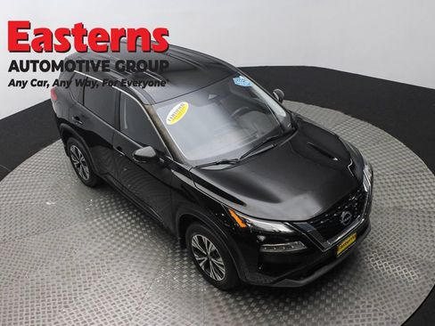 Used 2022 Nissan Rogue SV AWD/4WD image 3