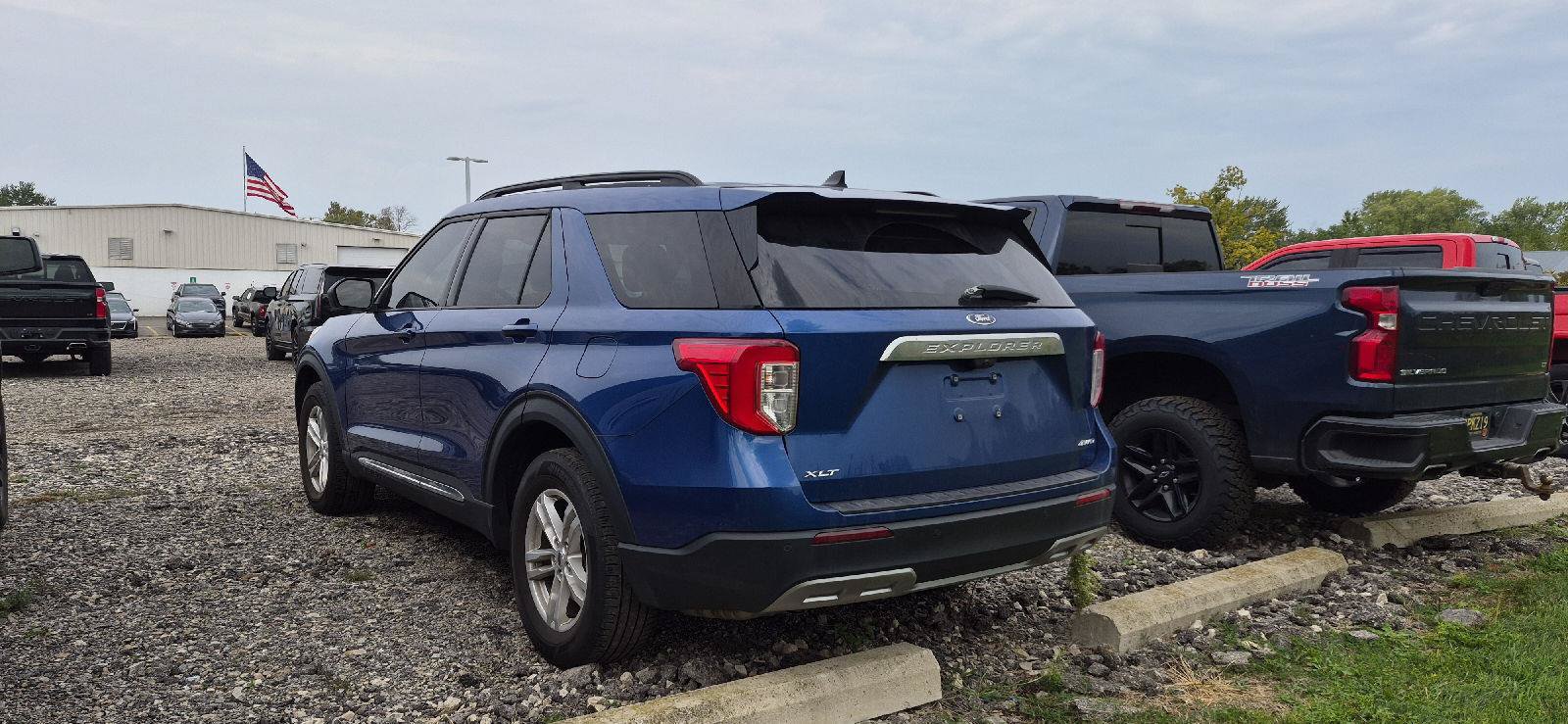 Used 2022 Ford Explorer XLT w/ Equipment Group 202A AWD/4WD image 4