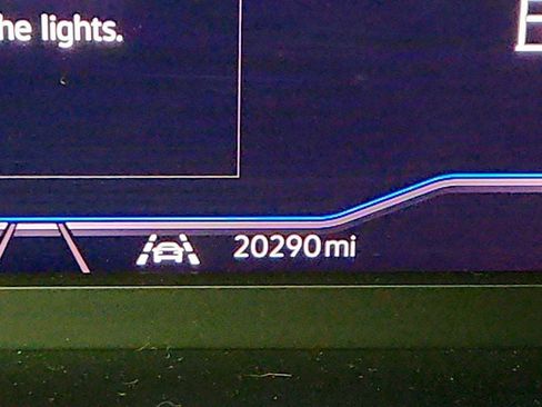 Used 2024 Volkswagen Tiguan SEL R-Line w/ MDO Package, Two-Row image 16