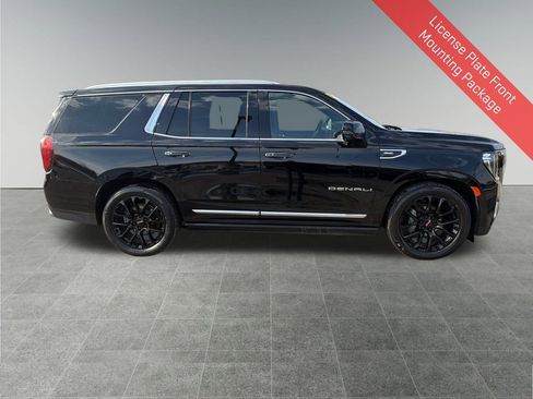 Used 2023 GMC Yukon Denali w/ Advanced Technology Package image 7