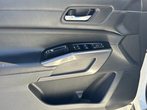 Certified 2023 Nissan Pathfinder SL w/ Lighting Package (N92) image 21