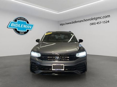Used 2022 Volkswagen Tiguan SE R-Line image 2