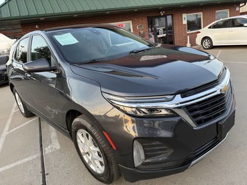 Used 2022 Chevrolet Equinox LT image 2