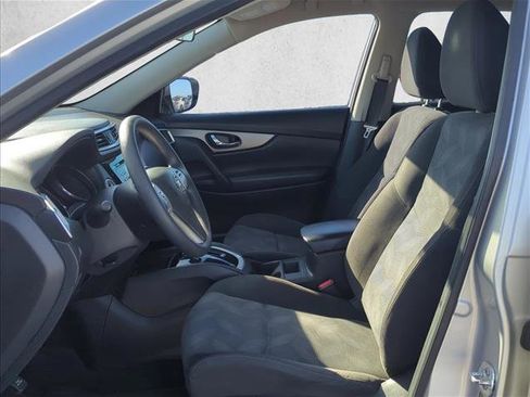 Used 2016 Nissan Rogue SV image 10